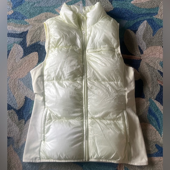 Fabletics Elliot Packable Puffer Vest size M - Picture 2 of 6